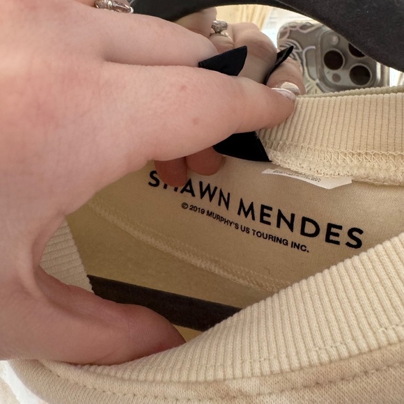 Shawn Mendes Tour Sweatshirt - Picture 4 of 6